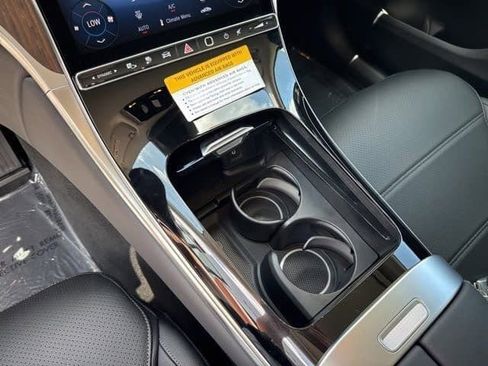 New 2025 Mercedes-Benz GLC 350e 4MATIC image 17