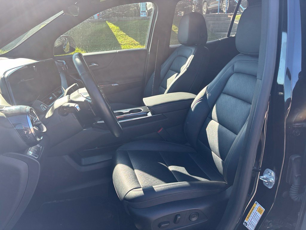 Used 2025 Chevrolet Equinox LT w/ Convenience Package II FWD image 6