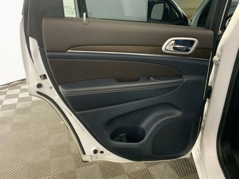 Used 2015 Jeep Grand Cherokee Overland image 30