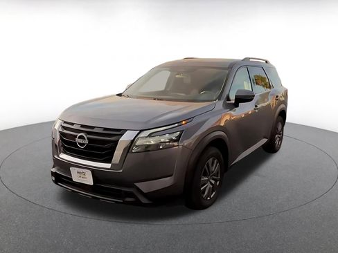 Used 2025 Nissan Pathfinder SV image 7
