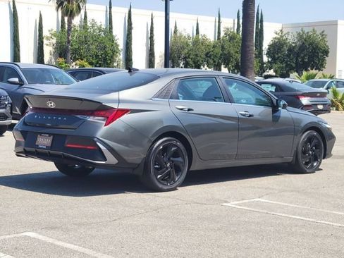 New 2026 Hyundai Elantra SEL Sport FWD image 4