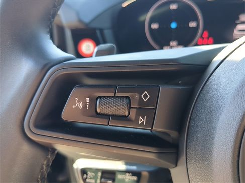 Used 2025 Porsche Cayenne image 35