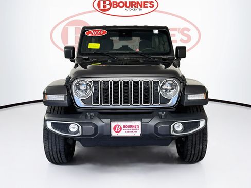 Used 2025 Jeep Wrangler Unlimited Sahara AWD/4WD image 4