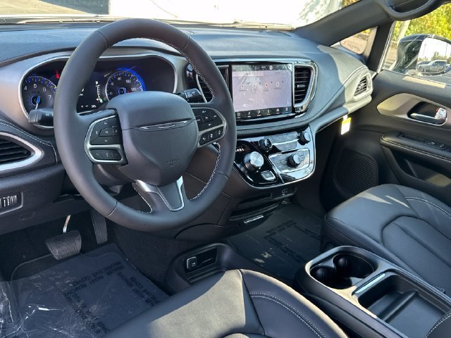 New 2027 Chrysler Pacifica Select AWD/4WD image 17