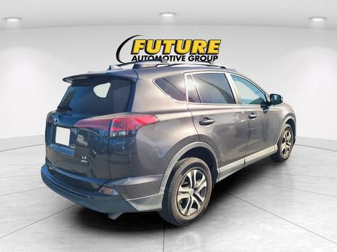 Used 2017 Toyota RAV4 LE AWD/4WD image 3