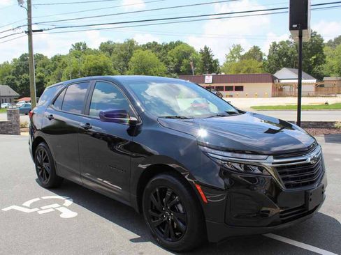 Used 2024 Chevrolet Equinox LS w/ LS Convenience Package FWD image 3