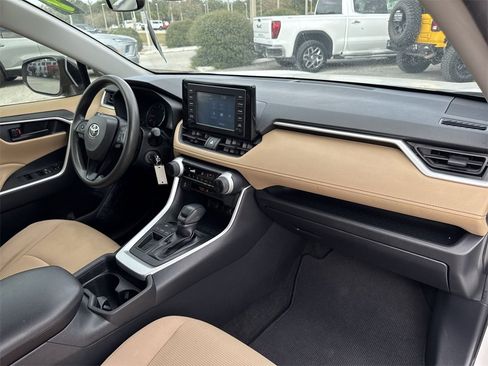 Used 2019 Toyota RAV4 LE image 32