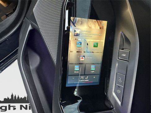 Used 2025 BMW 740i xDrive AWD/4WD image 31