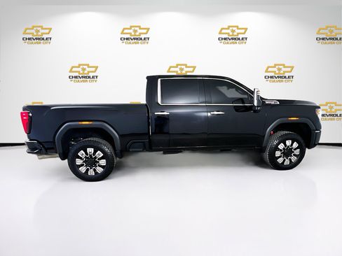 Used 2025 GMC Sierra 3500 Denali image 8