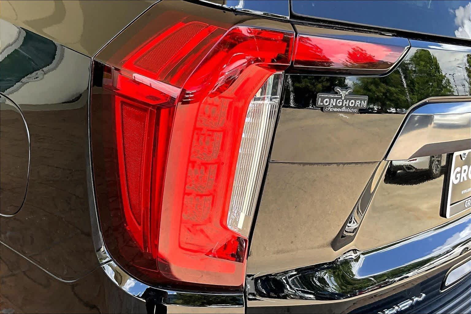 Used 2023 GMC Yukon AT4 w/ AT4 Premium Plus Package AWD/4WD image 27