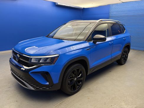 Used 2023 Volkswagen Taos SE image 4