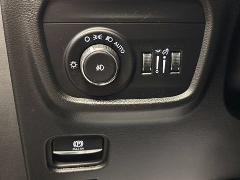 Used 2024 Jeep Grand Cherokee L Overland w/ Luxury Tech Group IV AWD/4WD image 36