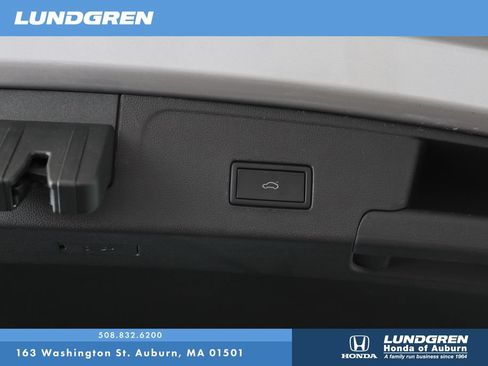 Used 2024 Volkswagen Atlas Cross Sport SE AWD/4WD image 35
