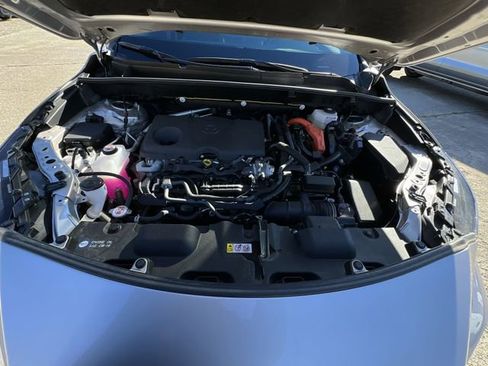 Used 2024 Toyota Venza LE image 31