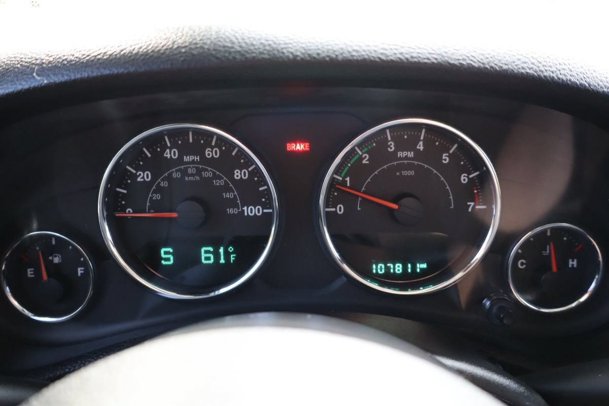 Used 2015 Jeep Wrangler Unlimited Rubicon w/ Connectivity Group AWD/4WD image 34