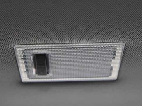 Used 2021 Chevrolet Trax LT w/ LT Convenience Package image 39