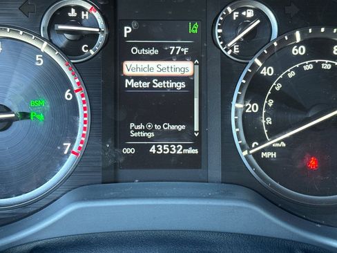 Used 2021 Lexus GX 460 Premium w/ Accessory Package AWD/4WD image 26