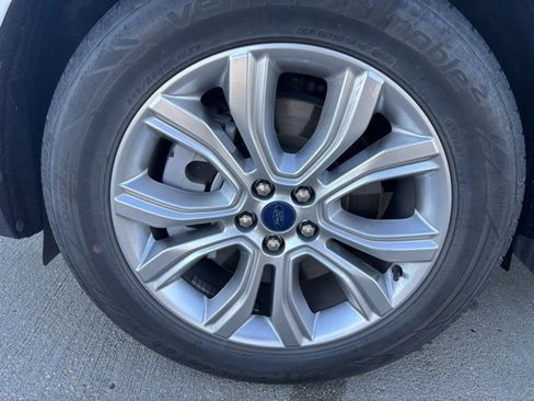 Used 2022 Ford Edge Titanium image 9