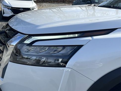 Certified 2025 Nissan Pathfinder SL w/ SL Premium Package image 32