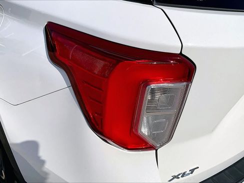 Used 2021 Ford Explorer XLT w/ Equipment Group 202A AWD/4WD image 28