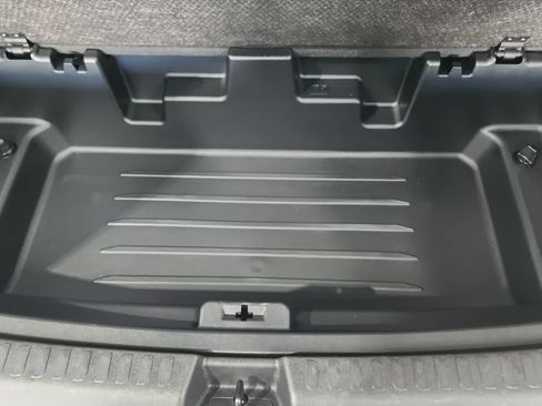 Used 2025 Chevrolet Traverse LT FWD image 35