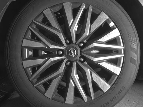 Used 2025 Nissan Altima 2.5 SV image 12