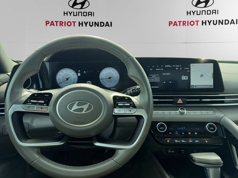 Used 2025 Hyundai Elantra SEL FWD image 10