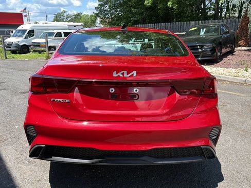 Used 2023 Kia Forte LXS w/ LXS Technology Package FWD image 6