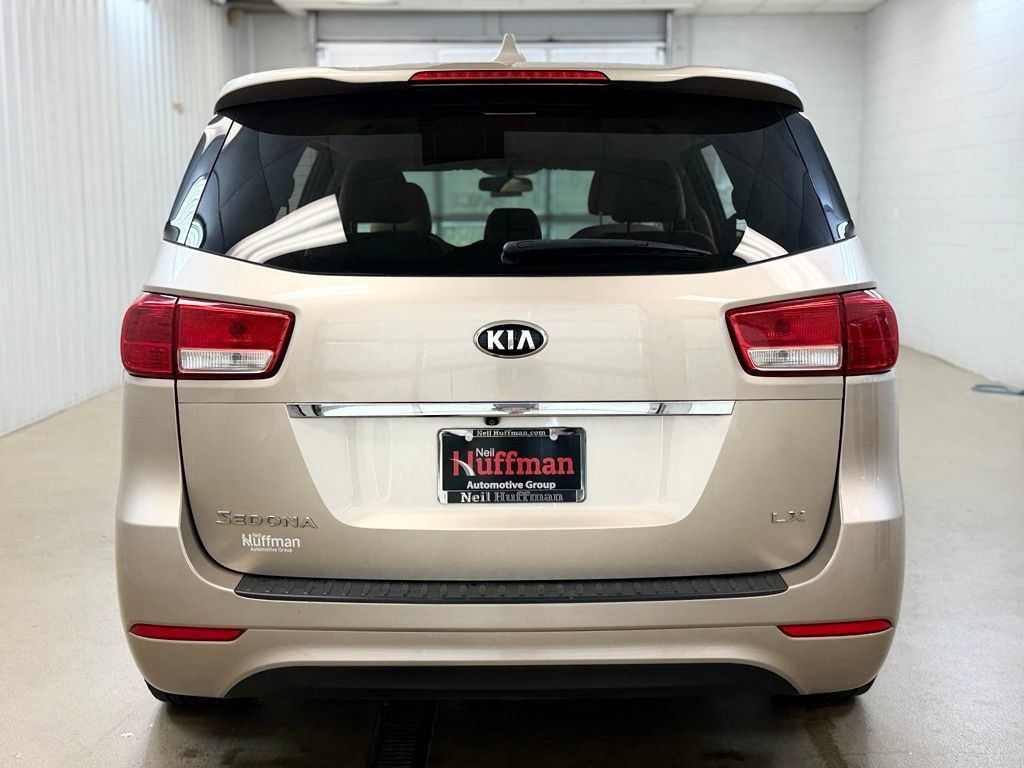 Used 2017 Kia Sedona LX FWD image 6