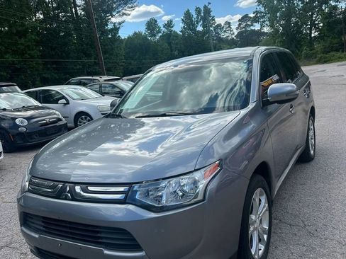 Used 2014 Mitsubishi Outlander SE AWD/4WD image 1