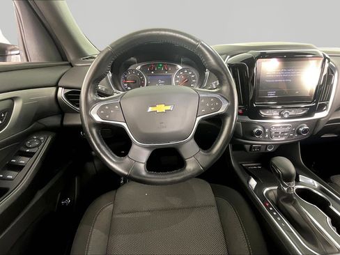 Used 2022 Chevrolet Traverse LT FWD image 8