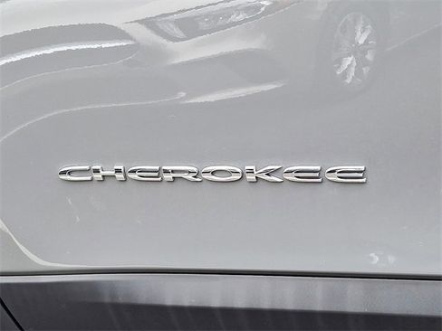 Used 2021 Jeep Cherokee Limited image 33