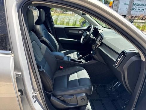 Certified 2025 Volvo XC40 B5 Core AWD/4WD image 15