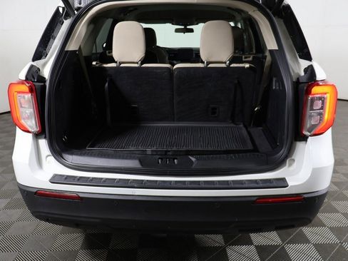 Used 2022 Ford Explorer XLT image 15