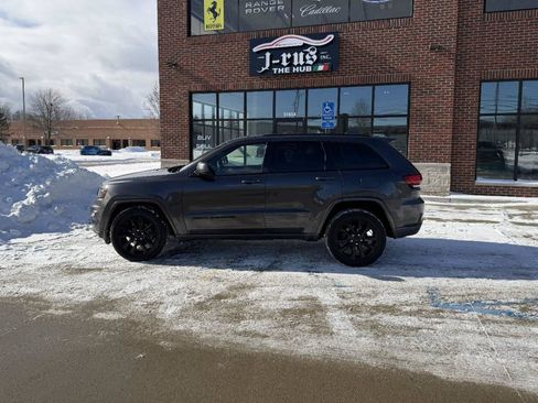 Used 2018 Jeep Grand Cherokee Altitude image 10