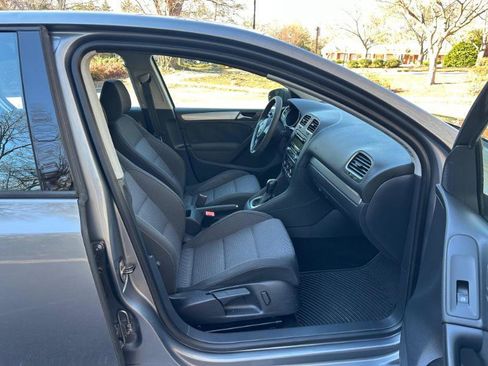 Used 2011 Volkswagen Golf 4-Door image 34