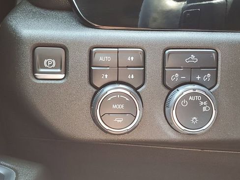 Used 2024 Chevrolet Silverado 1500 LT image 20