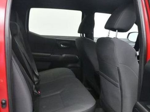 Used 2018 Toyota Tacoma TRD Sport w/ Technology Package image 12