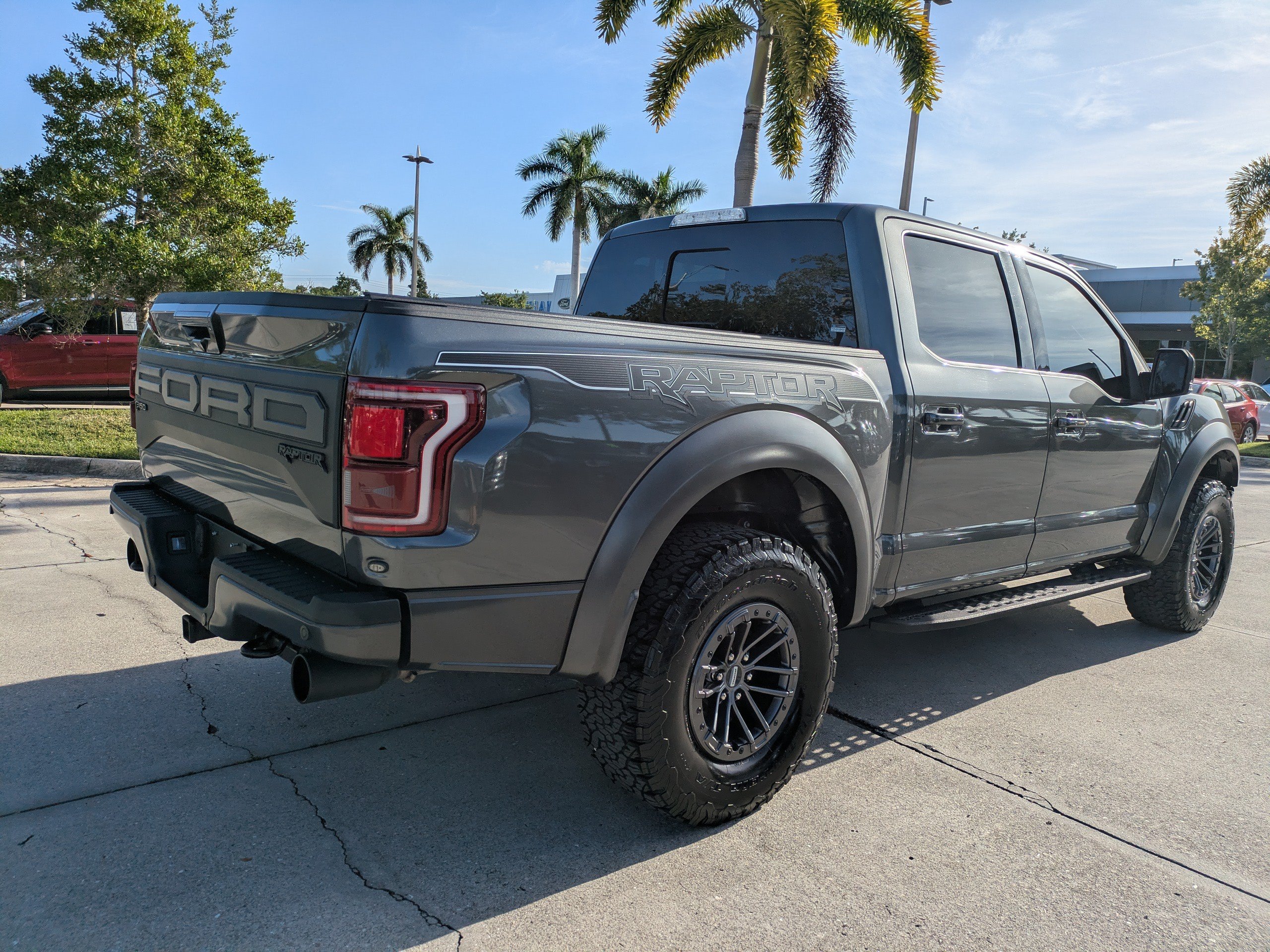 Used 2019 Ford F150 Raptor w/ Equipment Group 802A Luxury AWD/4WD image 4