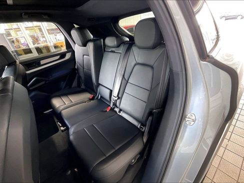 Used 2025 Porsche Cayenne AWD/4WD image 14