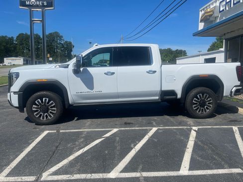 Used 2026 GMC Sierra 2500 Denali Ultimate AWD/4WD image 4