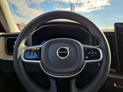 New 2026 Volvo XC60 B5 Plus w/ Protection Package Premier image 18