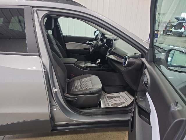 Used 2025 Chevrolet Trax LT w/ Driver Confidence Package FWD image 29