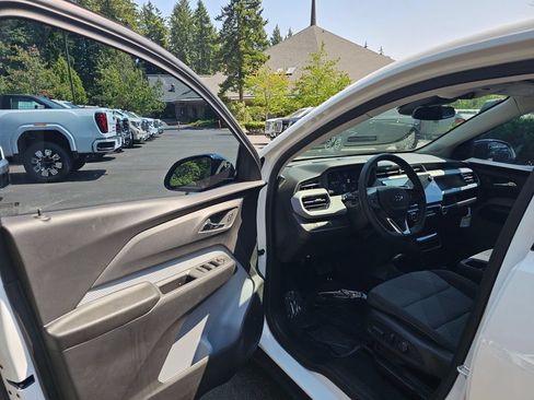 New 2027 Chevrolet Bolt LT w/ Comfort Package FWD image 23