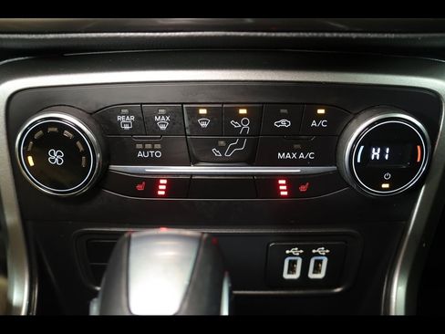 Used 2020 Ford EcoSport SE w/ SE Convenience Package image 13