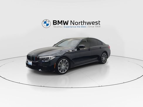 Used 2019 BMW 530e w/ M Sport Package RWD image 9