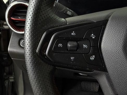 Used 2024 Chevrolet Trax RS w/ Sunroof Package FWD image 15