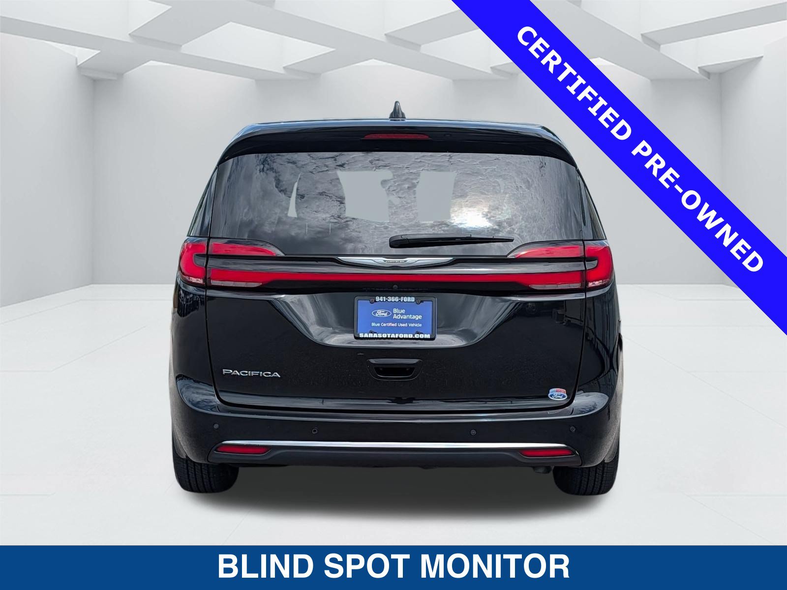Used 2023 Chrysler Pacifica Touring-L FWD image 6