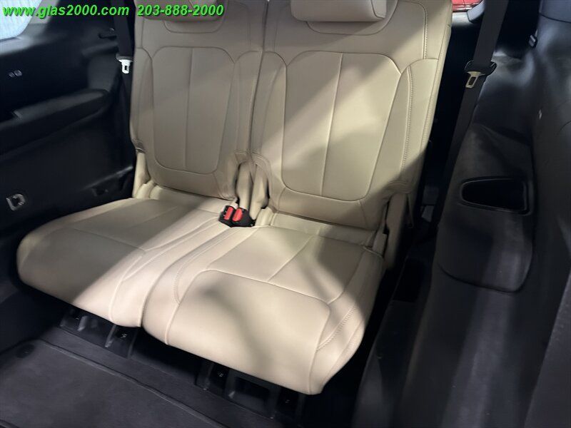 Used 2023 Jeep Grand Cherokee L Limited AWD/4WD image 23