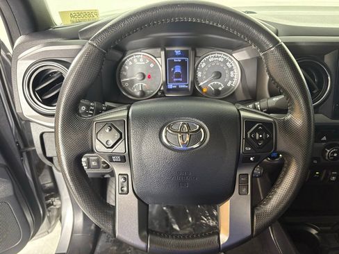 Used 2018 Toyota Tacoma TRD Off-Road w/ Technology Package AWD/4WD image 22